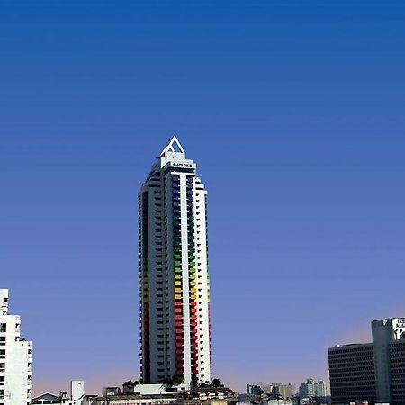 Baiyoke Suite Hotel Bangkok Buitenkant foto